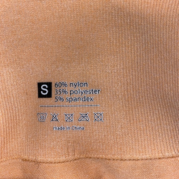 Peach workout shorts - Picture 2 of 2